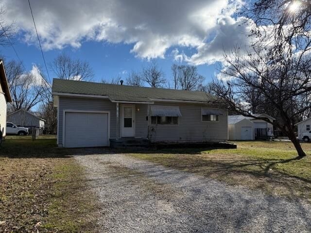 1120 N Fulbright Avenue, Springfield, MO 65802