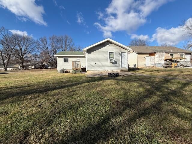 1120 N Fulbright Avenue, Springfield, MO 65802