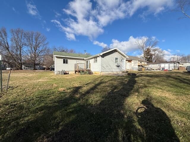 1120 N Fulbright Avenue, Springfield, MO 65802