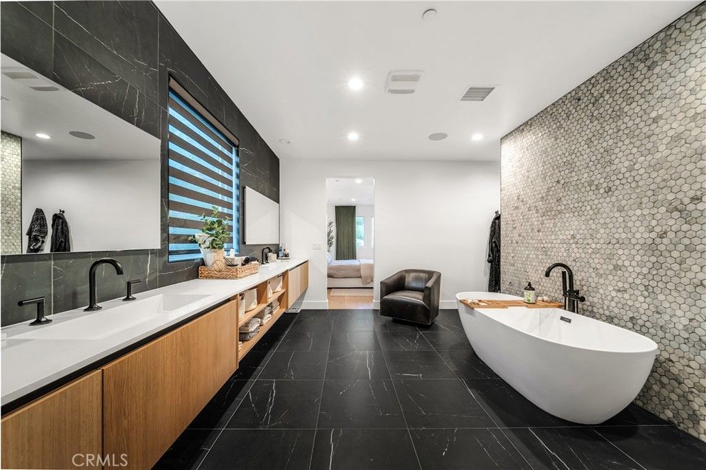 Image 25 of property listing at 20431 W Windsor, Porter Ranch, CA 91326