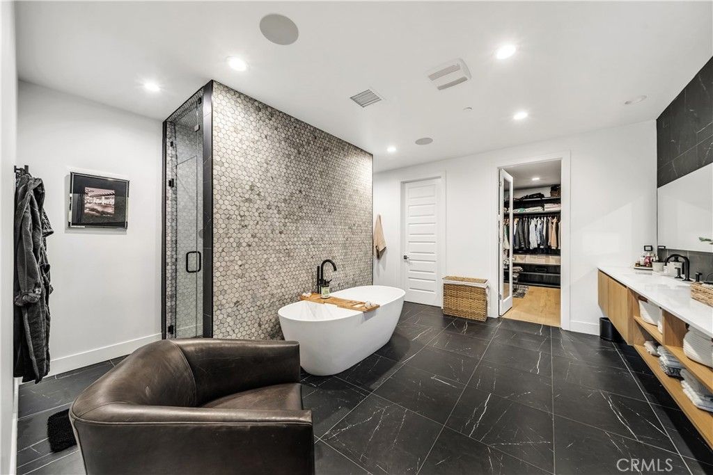 Image 26 of property listing at 20431 W Windsor, Porter Ranch, CA 91326