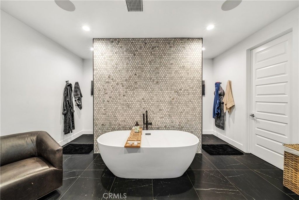 Image 29 of property listing at 20431 W Windsor, Porter Ranch, CA 91326