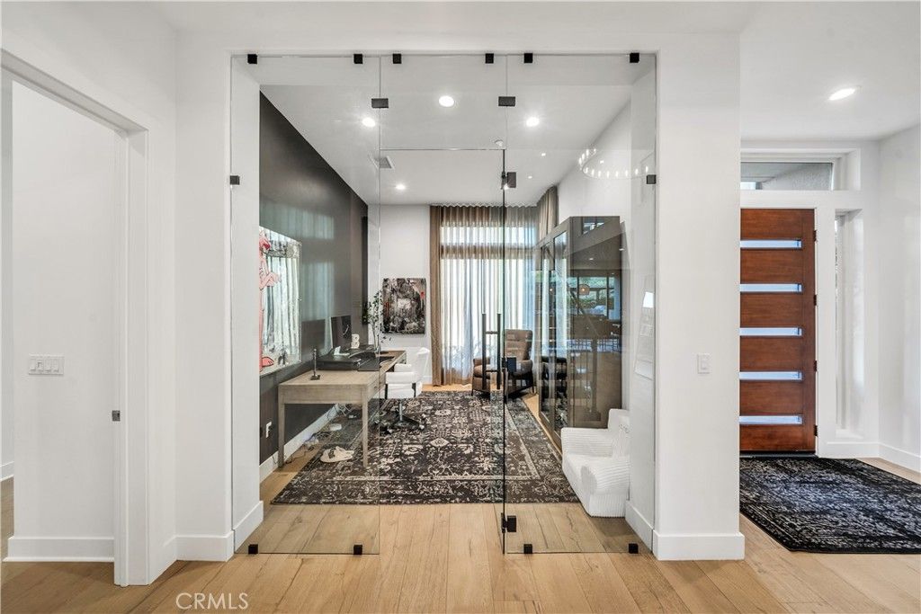 Image 40 of property listing at 20431 W Windsor, Porter Ranch, CA 91326