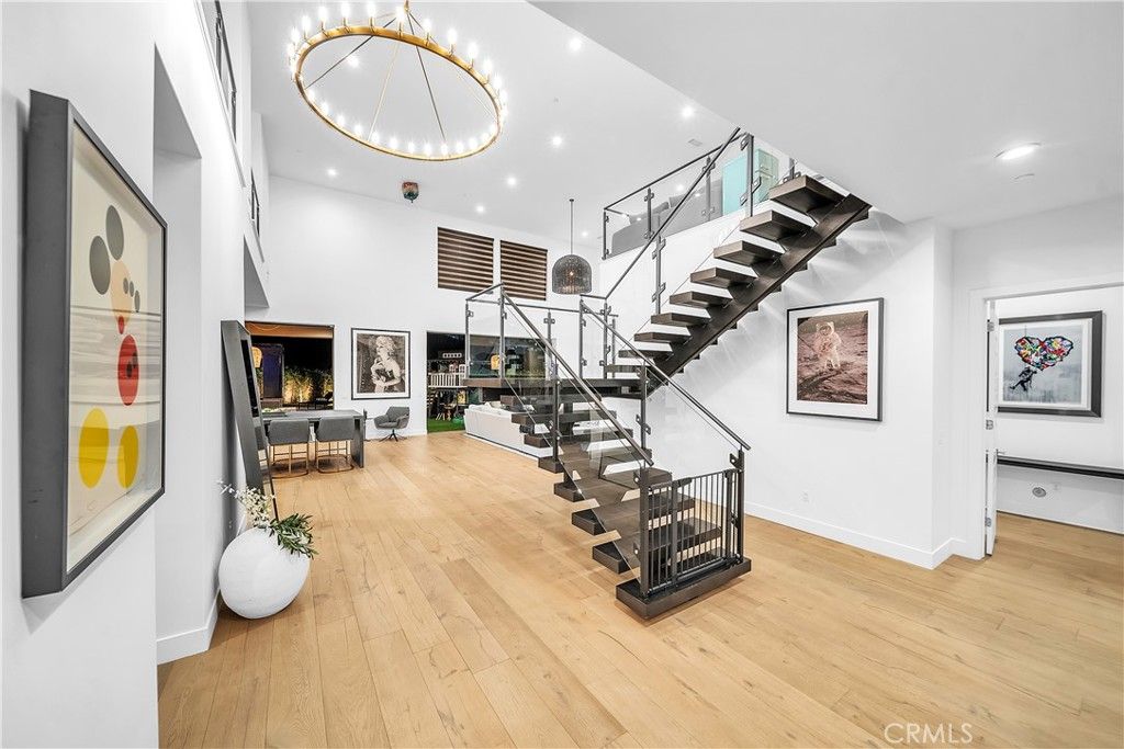 Image 7 of property listing at 20431 W Windsor, Porter Ranch, CA 91326