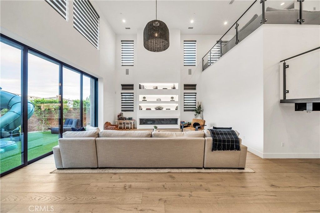 Image 9 of property listing at 20431 W Windsor, Porter Ranch, CA 91326