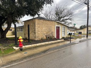 401 E BLANCO RD, Boerne, TX 78006