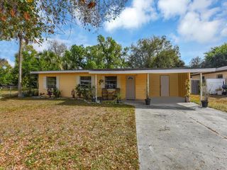 2124 E Gardenia CIR, North Fort Myers, FL 33917