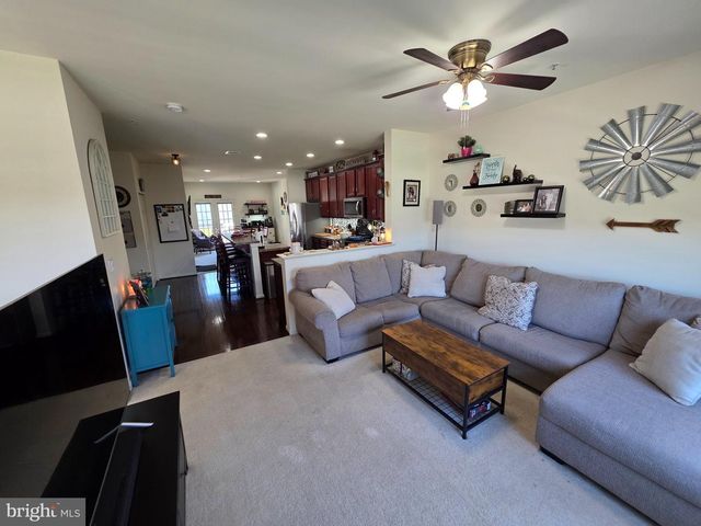 2125 HAYWARD AVE, Pennsburg, PA 18073