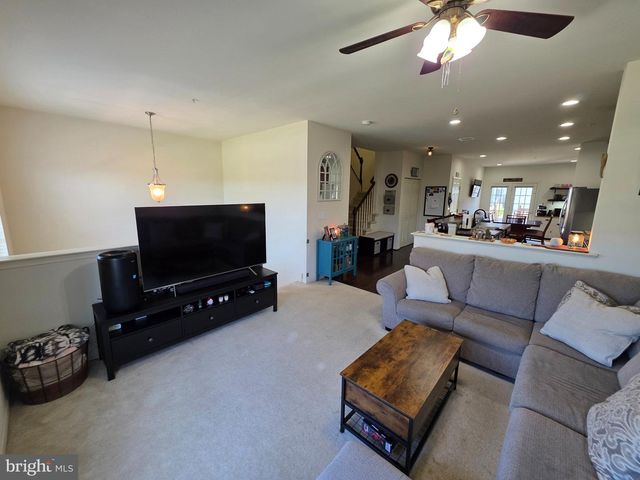 2125 HAYWARD AVE, Pennsburg, PA 18073