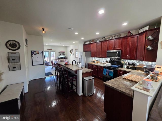 2125 HAYWARD AVE, Pennsburg, PA 18073