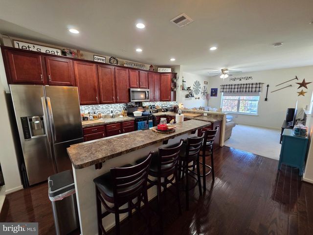 2125 HAYWARD AVE, Pennsburg, PA 18073