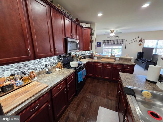 2125 HAYWARD AVE, Pennsburg, PA 18073