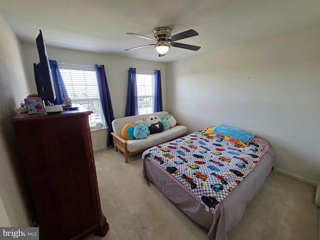 2125 HAYWARD AVE, Pennsburg, PA 18073