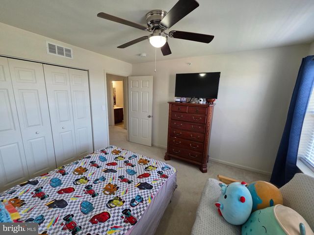 2125 HAYWARD AVE, Pennsburg, PA 18073