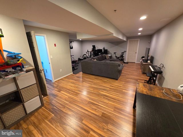 2125 HAYWARD AVE, Pennsburg, PA 18073