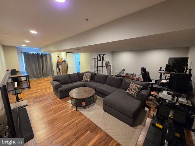 2125 HAYWARD AVE, Pennsburg, PA 18073