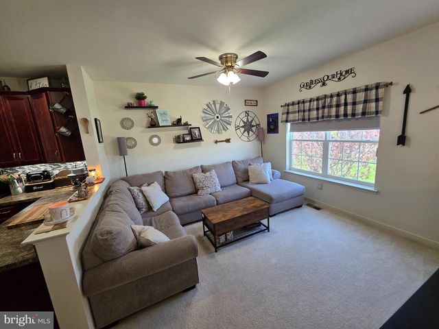 2125 HAYWARD AVE, Pennsburg, PA 18073