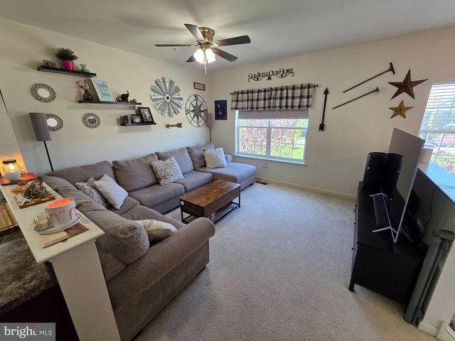2125 HAYWARD AVE, Pennsburg, PA 18073