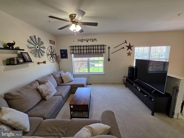 2125 HAYWARD AVE, Pennsburg, PA 18073