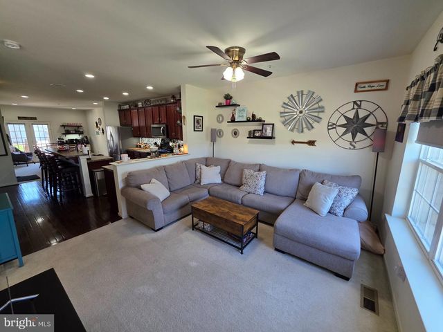 2125 HAYWARD AVE, Pennsburg, PA 18073