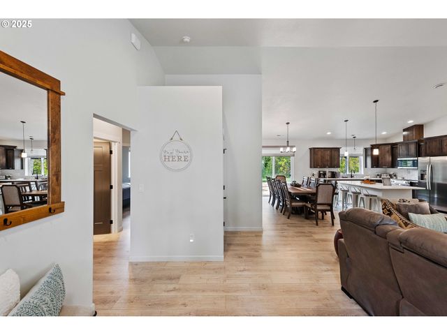 385 PACIFIC DUNES Dr, North Bend, OR 97459