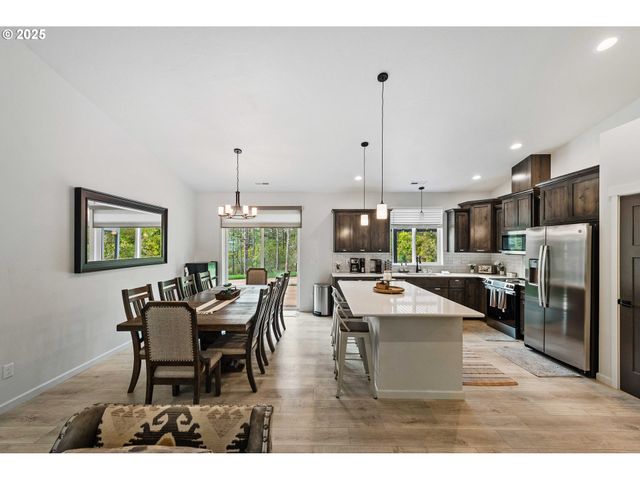 385 PACIFIC DUNES Dr, North Bend, OR 97459