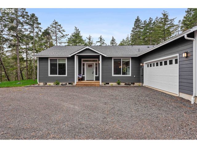 385 PACIFIC DUNES Dr, North Bend, OR 97459