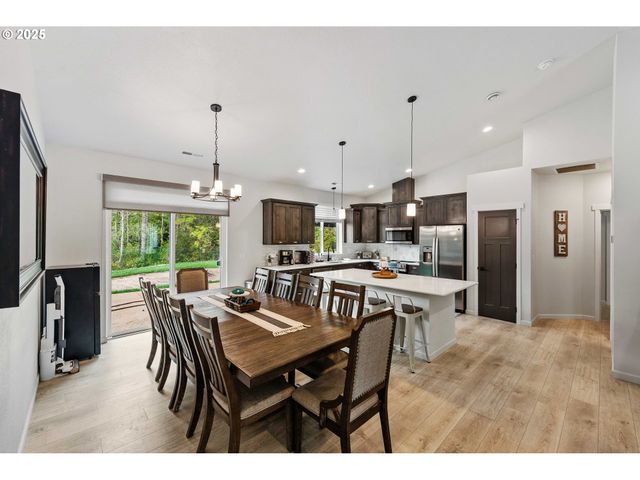 385 PACIFIC DUNES Dr, North Bend, OR 97459