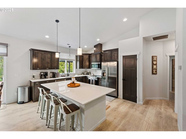 385 PACIFIC DUNES Dr, North Bend, OR 97459