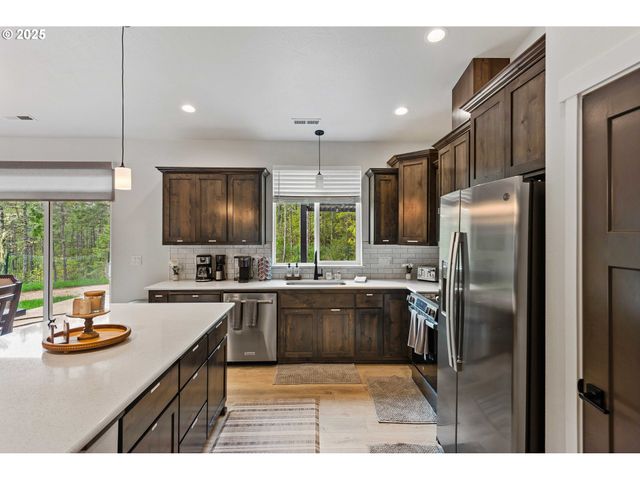 385 PACIFIC DUNES Dr, North Bend, OR 97459