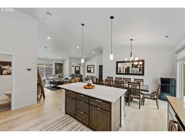 385 PACIFIC DUNES Dr, North Bend, OR 97459