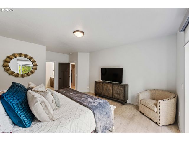 385 PACIFIC DUNES Dr, North Bend, OR 97459