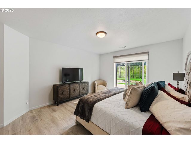 385 PACIFIC DUNES Dr, North Bend, OR 97459