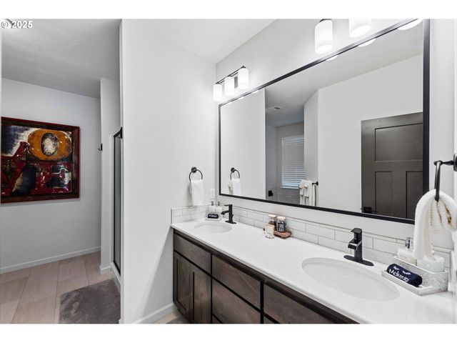 385 PACIFIC DUNES Dr, North Bend, OR 97459