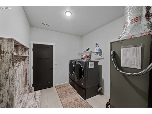 385 PACIFIC DUNES Dr, North Bend, OR 97459