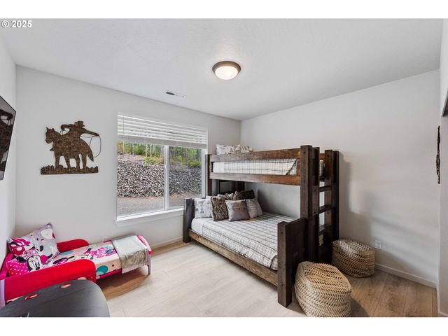 385 PACIFIC DUNES Dr, North Bend, OR 97459