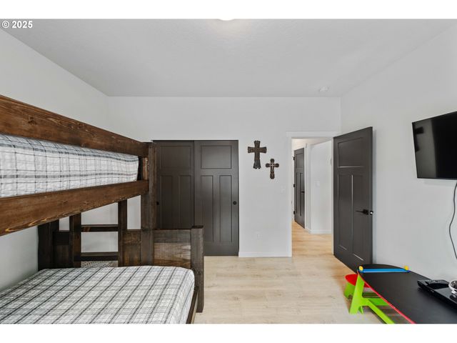 385 PACIFIC DUNES Dr, North Bend, OR 97459