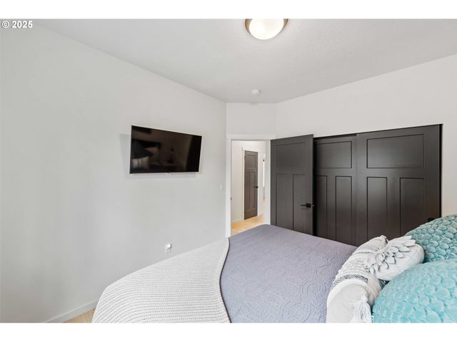 385 PACIFIC DUNES Dr, North Bend, OR 97459