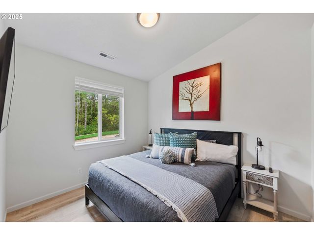 385 PACIFIC DUNES Dr, North Bend, OR 97459