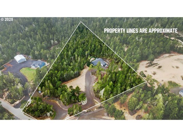 385 PACIFIC DUNES Dr, North Bend, OR 97459
