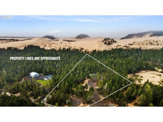 385 PACIFIC DUNES Dr, North Bend, OR 97459