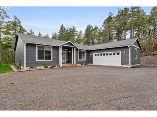 385 PACIFIC DUNES Dr, North Bend, OR 97459