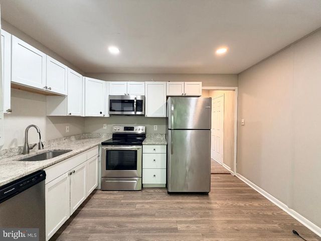 2823 CHABLIS CIR, Woodbridge, VA 22192