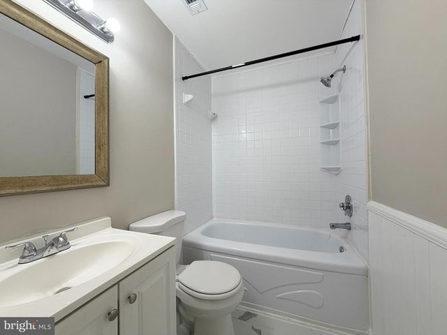 2823 CHABLIS CIR, Woodbridge, VA 22192