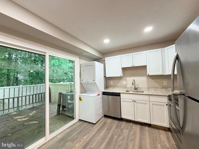 2823 CHABLIS CIR, Woodbridge, VA 22192