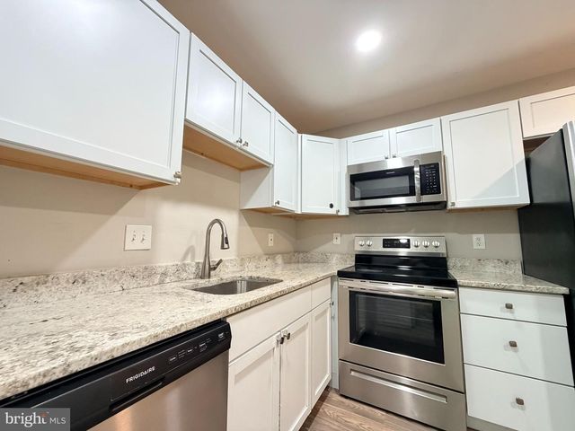 2823 CHABLIS CIR, Woodbridge, VA 22192