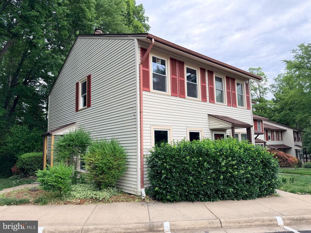 2823 CHABLIS CIR, Woodbridge, VA 22192
