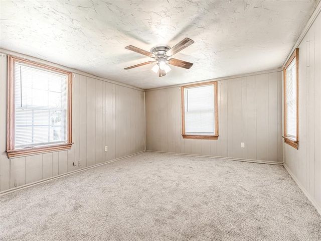 211 S 6th Street, Mcloud, OK 74851