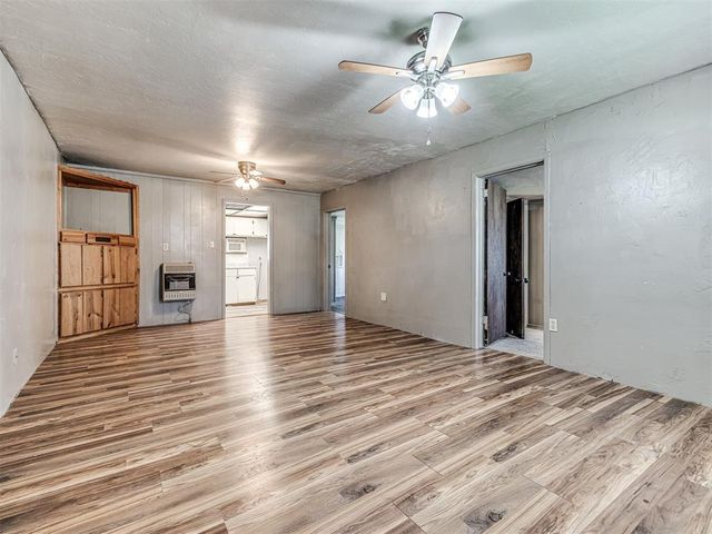 211 S 6th Street, Mcloud, OK 74851