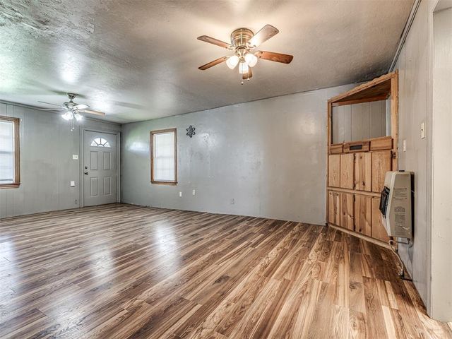 211 S 6th Street, Mcloud, OK 74851